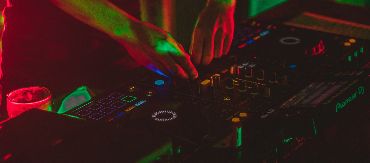 DJ
